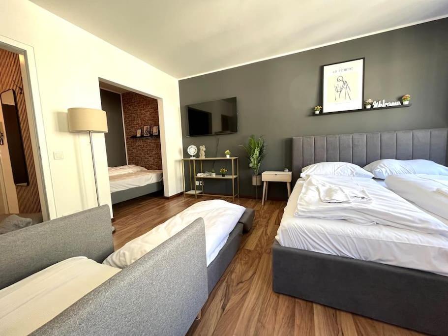 Urban I Modern I Stylish I Smart Apartment Wina Bagian luar foto