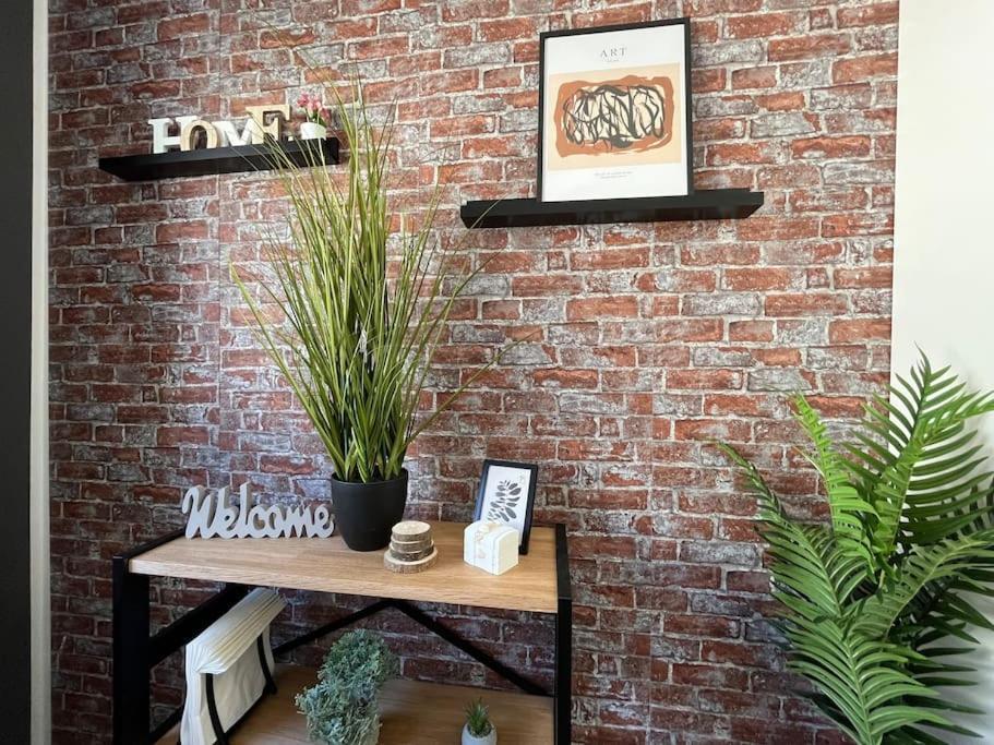 Urban I Modern I Stylish I Smart Apartment Wina Bagian luar foto