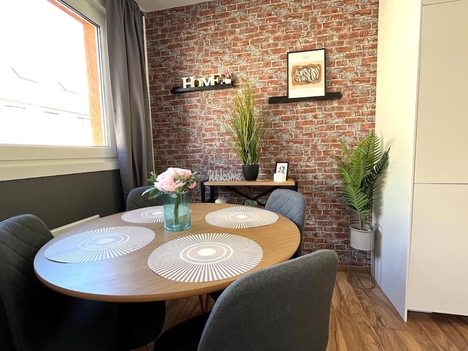 Urban I Modern I Stylish I Smart Apartment Wina Bagian luar foto